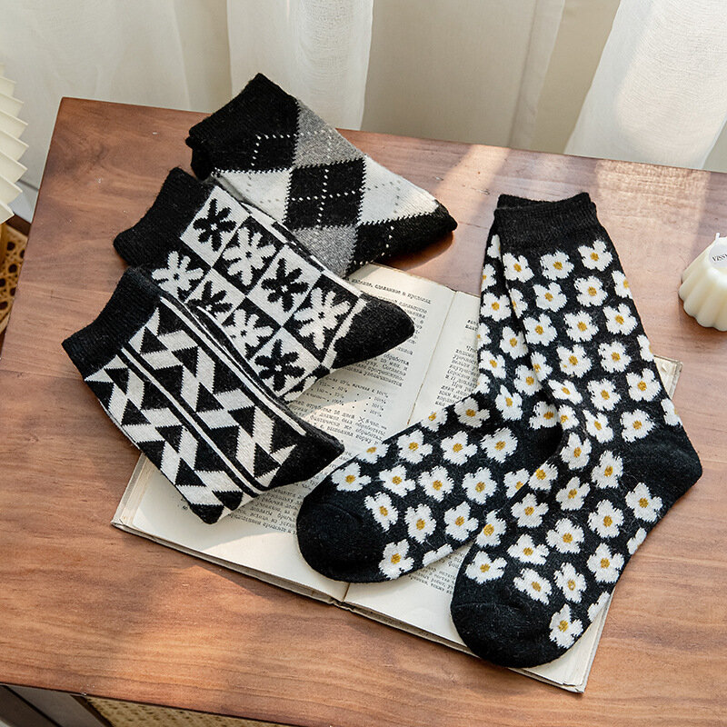 Women Black White Wool Socks Female Winter Warm Japanese Style Ladies Socks Plaid Retro Check Flower Print Harajuku Girls Sock
