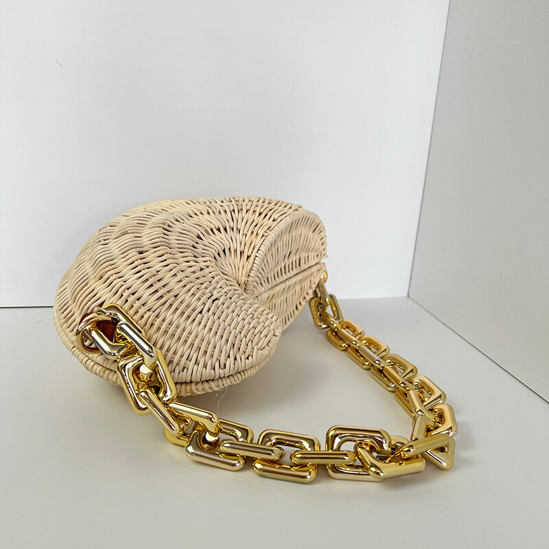 2022Conch Shell Solid Color Rattan Special Metal Chain Shoulder Versatile Casual Seaside Straw Bags for Women Luxury Designer