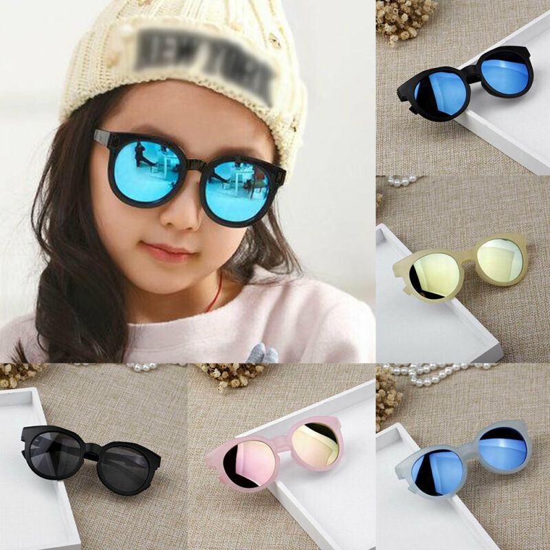 Kacamata hitam anak laki-laki perempuan modis, kacamata pelindung UV400 lensa cerah, mainan pantai anak-anak berwarna 2-8 tahun