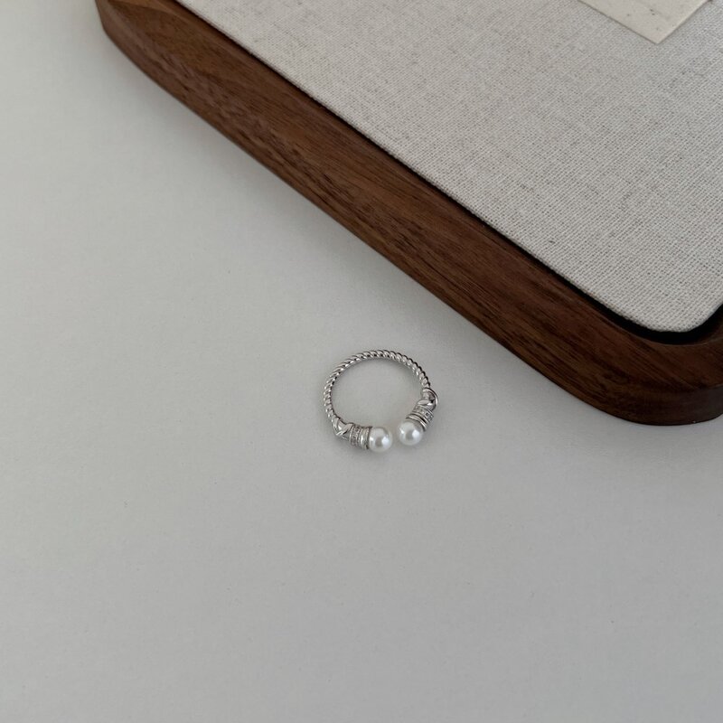 New S925 Sterling Silver Ring with Women's Pearl and Zircon Inlay, Fashionable and Personalized,Versatileand Unique Female Crowd