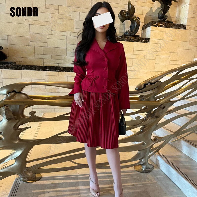 SONDR-Plissados Borgonha Vestidos De Noite De Cetim, Arco De Botão, Vestido De Convidado De Casamento Árabe Saudita, Comprimento Mini, Vestidos De Noite Formais