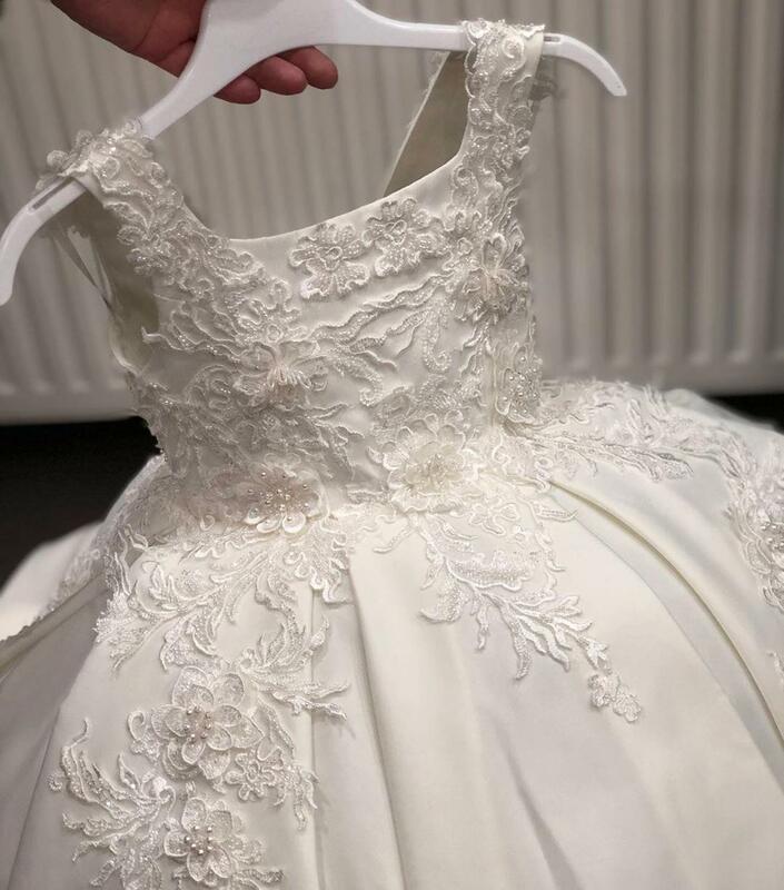 Gaun gadis bunga manik-manik panjang renda applique gaun Komuni Pertama korset leher-o gaun bola Satin belakang Gaun dibuat sesuai pesanan Vestidos