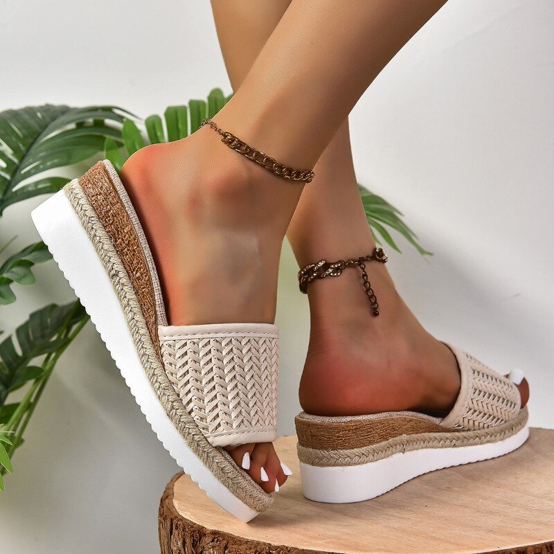 Pantofole estive da donna nuove con zeppa intrecciate Designer moda punta tonda Open Toe tacchi alti Beach Walking pantofole con tacco alto da donna