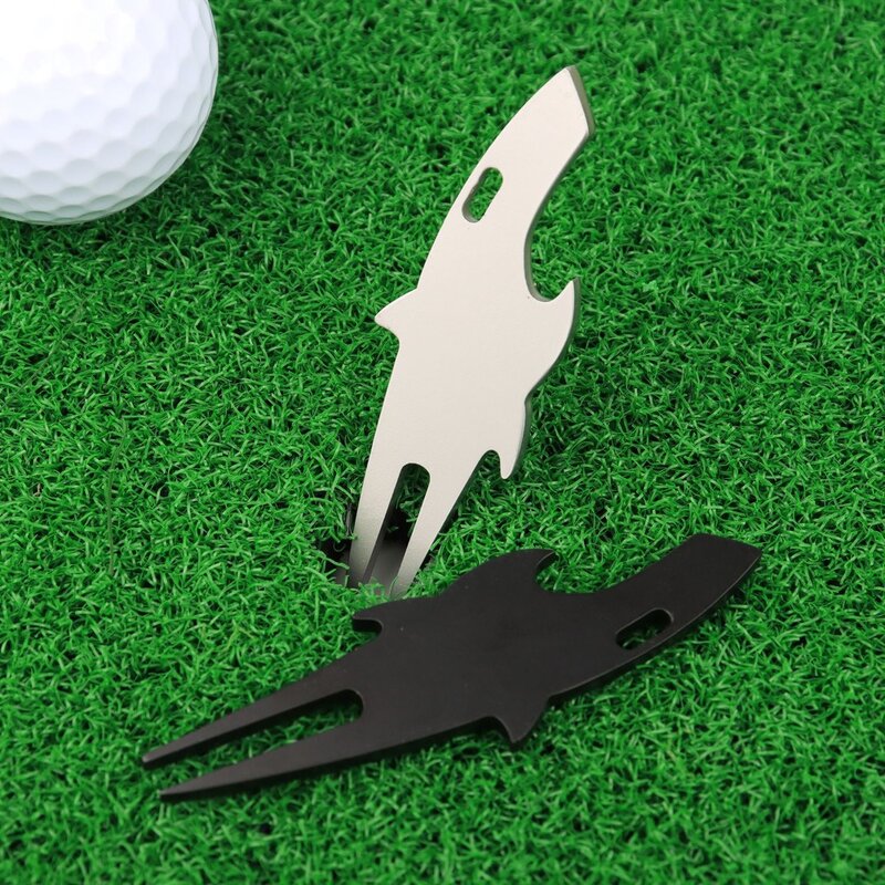 أداة إصلاح ملعب الغولف المدمجة ، شكل القرش ، فتاحة زجاجات ، تصميم عملي ، شوكة خضراء