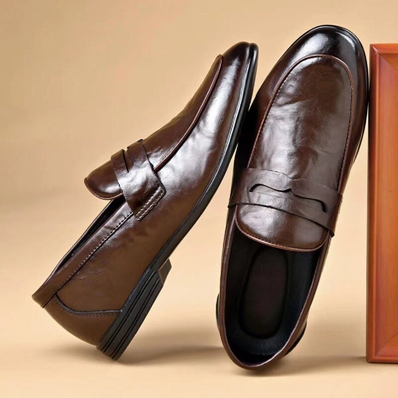 Chaussures formelles en cuir véritable pour hommes, chaussures de loisirs de luxe, chaussures légères à pied unique, chaussures d'affaires et de bureau, chaussures italiennes de haute qualité