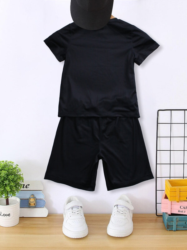 Set pigiama da 2 pezzi per ragazzi t-shirt a maniche corte girocollo con stampa basket Cartoon + pantaloncini abbinati comodo abbigliamento da casa