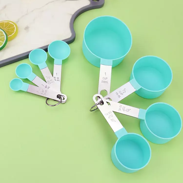 4 pezzi cucchiai multiuso/strumenti di misurazione della tazza accessori per la cottura in PP gadget da cucina con manico in acciaio inossidabile/plastica