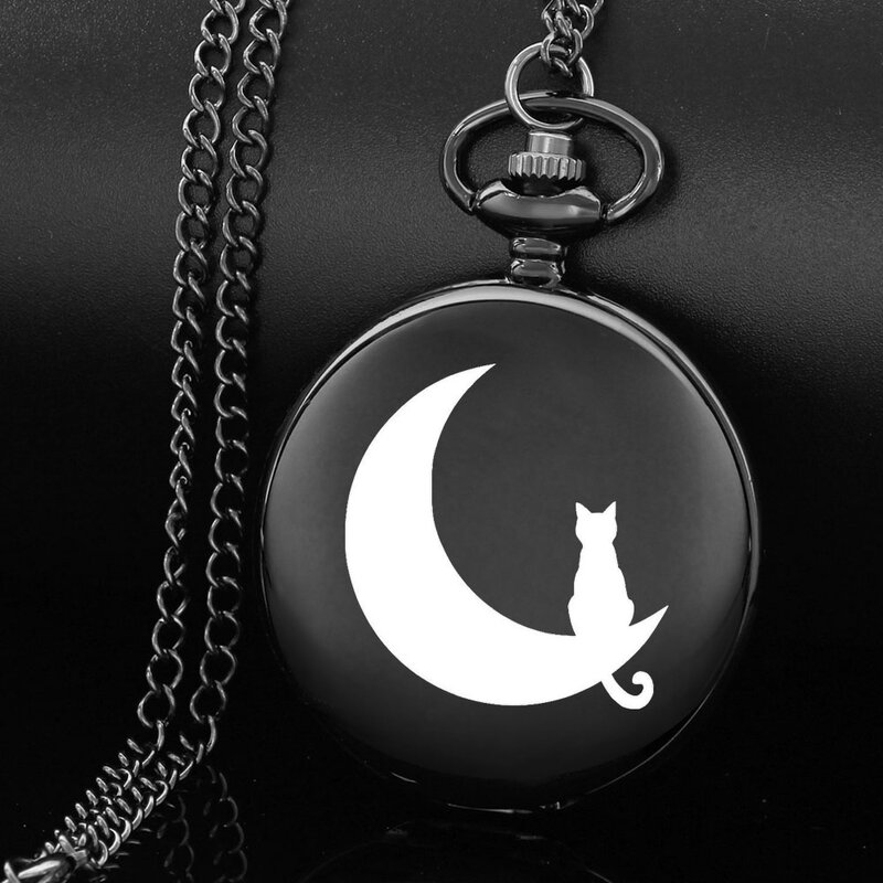 Il gatto seduto sulla luna design intaglio dell'alfabeto inglese orologio da tasca per il viso una catena orologio al quarzo nero regalo perfetto