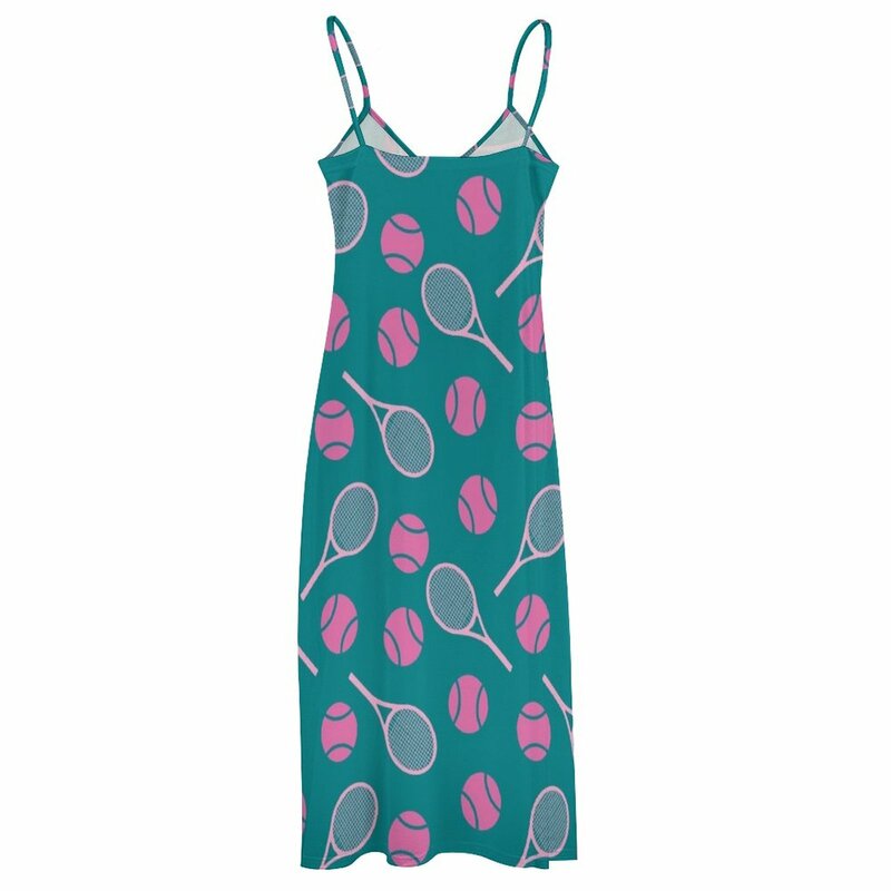 ピンクのテニスラケットとテニスボールがミニティバックグラウンドのノースリーブドレス女性の夏のスカート