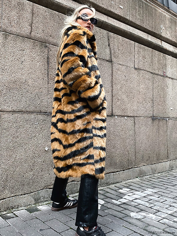 Luksusowe futro płaszcz z imitacją futra kobiety moda tygrys paski Casual długie kurtki zimowa główna ulica ciepłe luźne proste kurtki Teddy