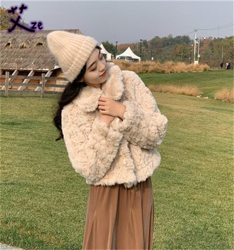 Mantel wol pendek gaya Korea wanita musim dingin, jaket Luaran bulu palsu termal tebal kancing tanduk kerah lipat