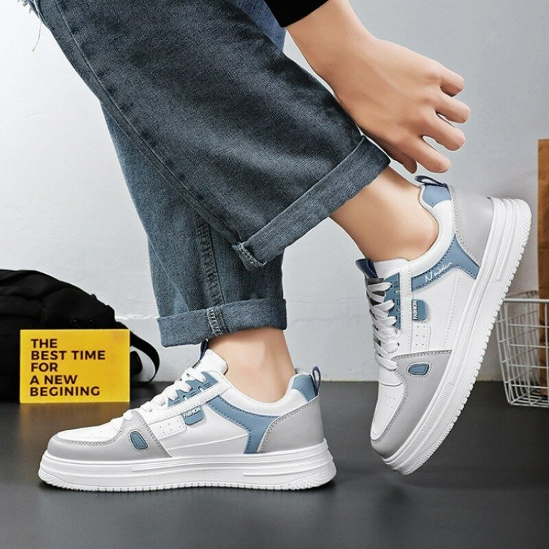 Sepatu kets bersol tebal untuk pria, sepatu Sneakers modis warna putih, sepatu Platform ringan bergaya baru untuk pria