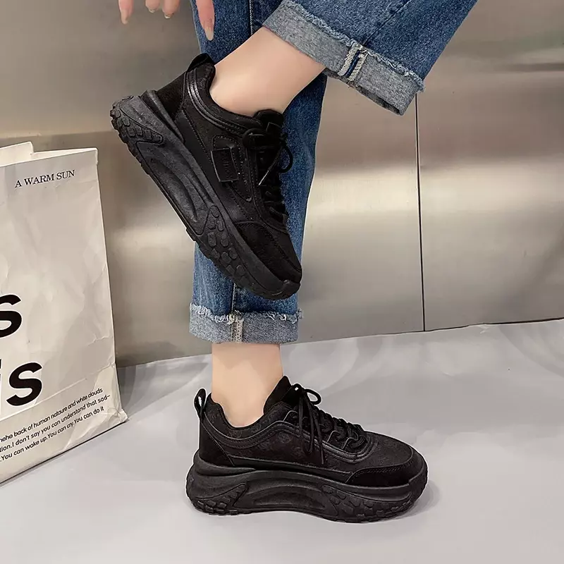 Nuova piattaforma di design di lusso donna sport traspirante Mesh Trend Flat Casual Sneaker femmine eleganti scarpe da donna di moda