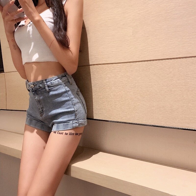 2022 새로운 한국 여성 청바지 반바지 세련된 섹시한 다목적 꽉 높은 허리 엉덩이 데님 짧은 핫 바지 여성 패션