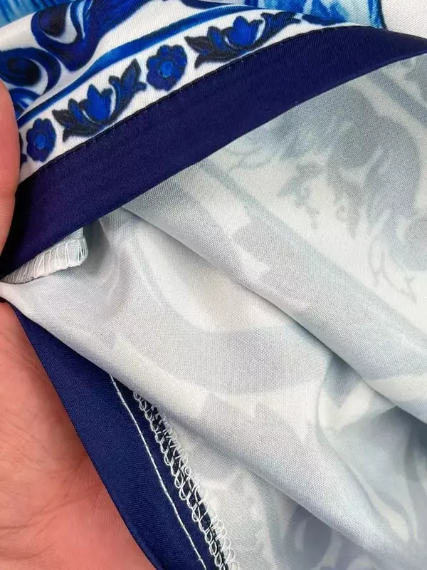 Vacanze estive abito a due pezzi in porcellana blu e bianca da donna con maniche svasate e camicia allentata + set di pantaloncini tascabili con stampa floreale