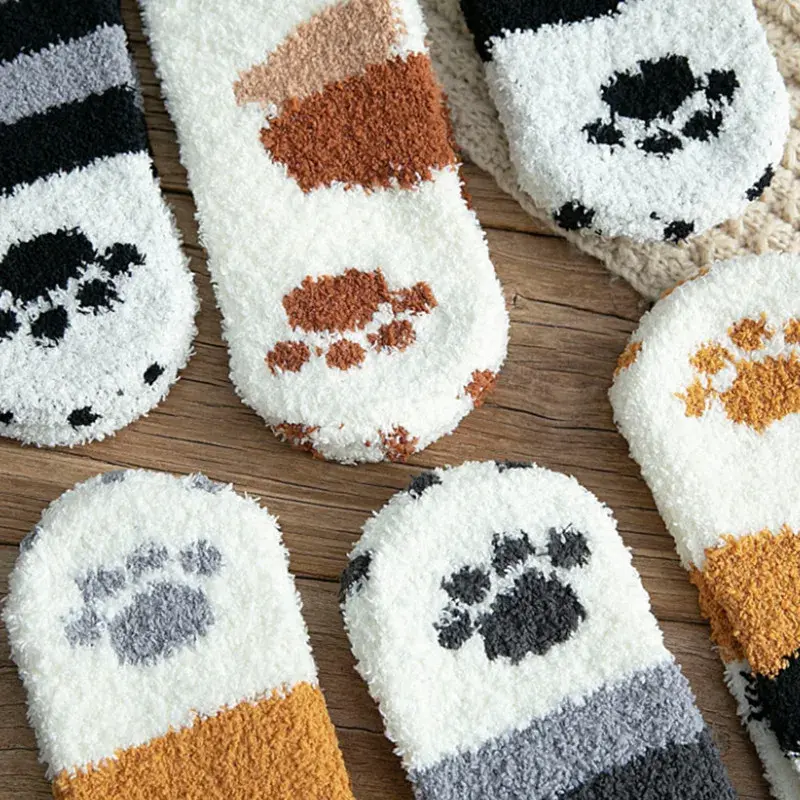 Модные осенне-зимние носки с мультяшным принтом для сна, эластичные удобные носки в стиле Харадзюку с кошачьими лапками, милые утепленные носки из кораллового флиса для девочек