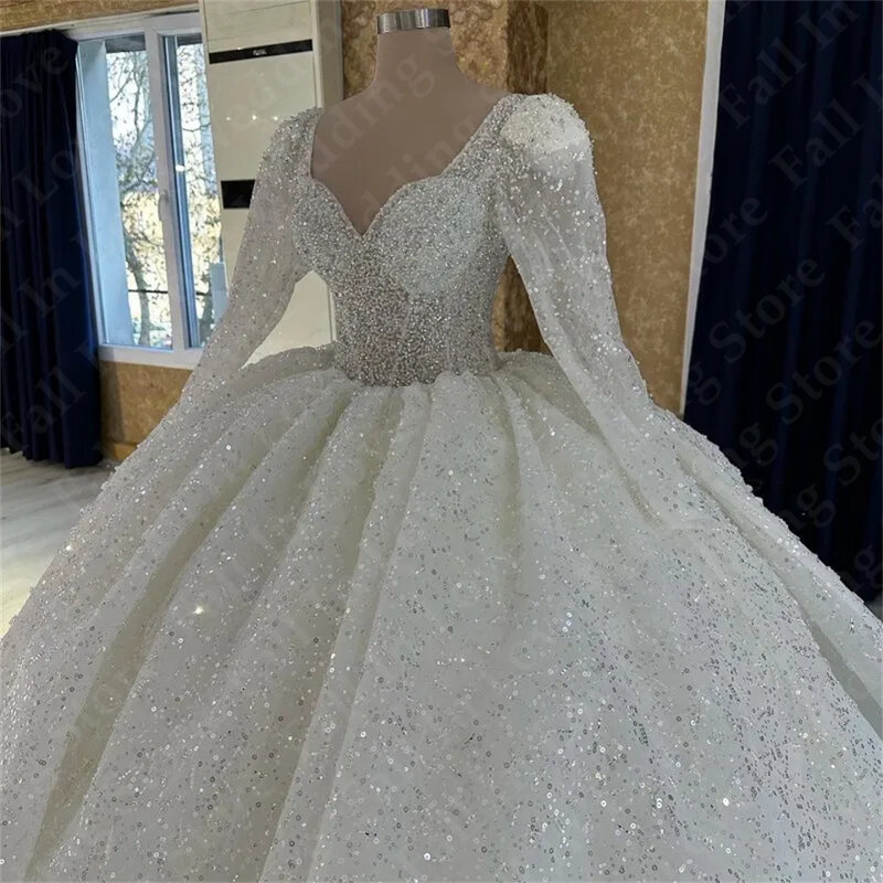 Nowoczesne białe luksusowe suknie ślubne z cekinami kochanie długie suknia balowa z rękawami księżniczka 2024 Vestido De Novia koronkowa szata De Mariee