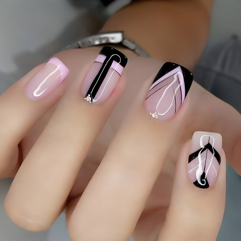 24Pcs Simple Short False Nails Heart with French Tips Design Wearable Fake Nails Artificial Full Cover Press on Nails Tips Art