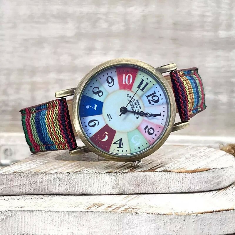 Jam tangan untuk wanita dengan warna-warni pola pelangi