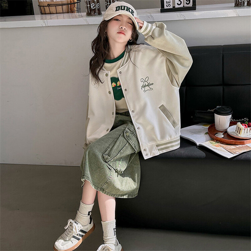 Весенняя куртка для девочек, новинка 2024, бейсбольная одежда в иностранном стиле для детей 6-15 лет, модная повседневная Корейская версия для маленьких девочек