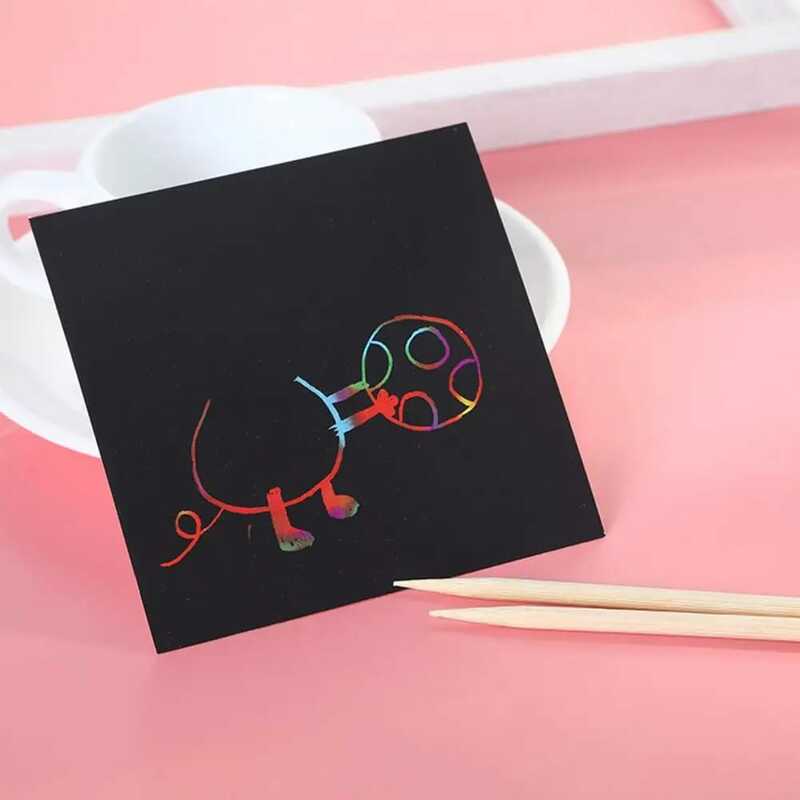 100 buah kertas goresan warna-warni dengan 2 Stylus kayu bentuk hewan cetakan anak-anak DIY menggambar lukisan mainan perlengkapan siswa