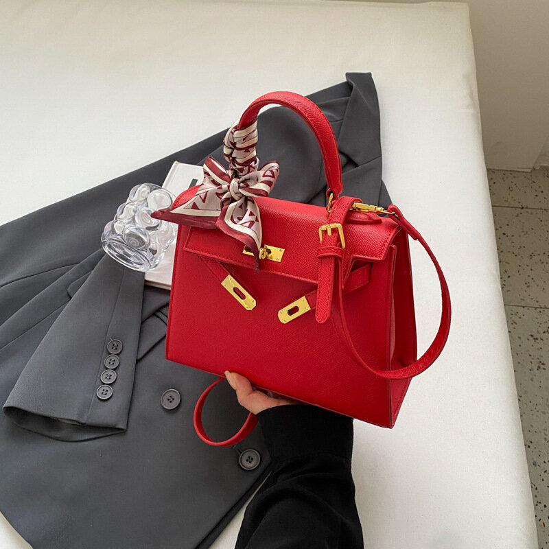 حقيبة كتف عالية الجودة للنساء ، حقيبة يد حمراء ، نسيج متطور ، جديدة ، ملمس جديد