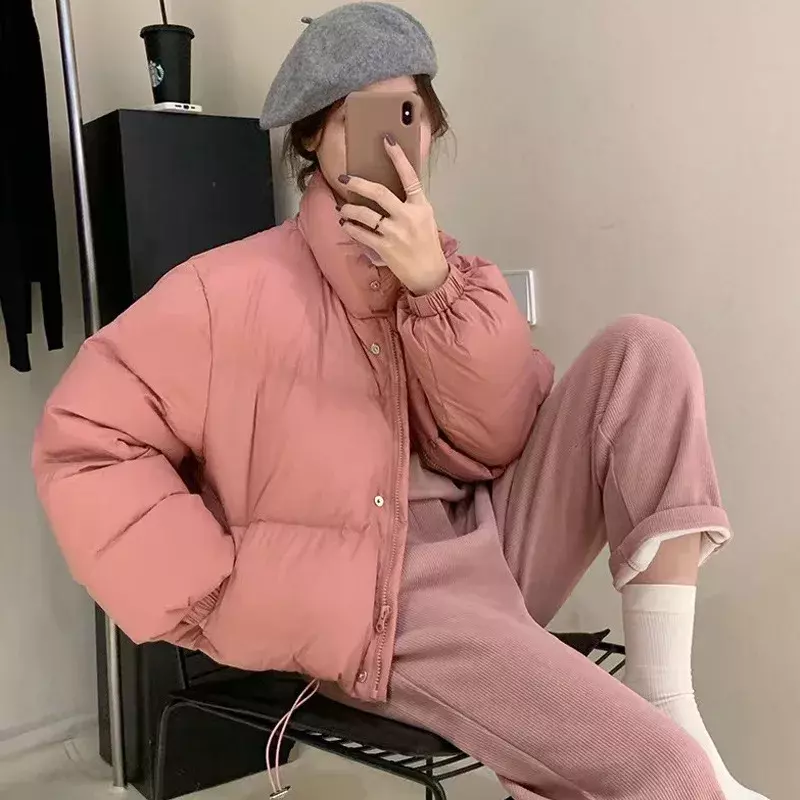2023 Frauen rosa kurz geschnittenen Parka Winter warmen Stehkragen Puff jacke Frauen koreanischen Stil Langarm Baumwolle gepolsterten Mantel