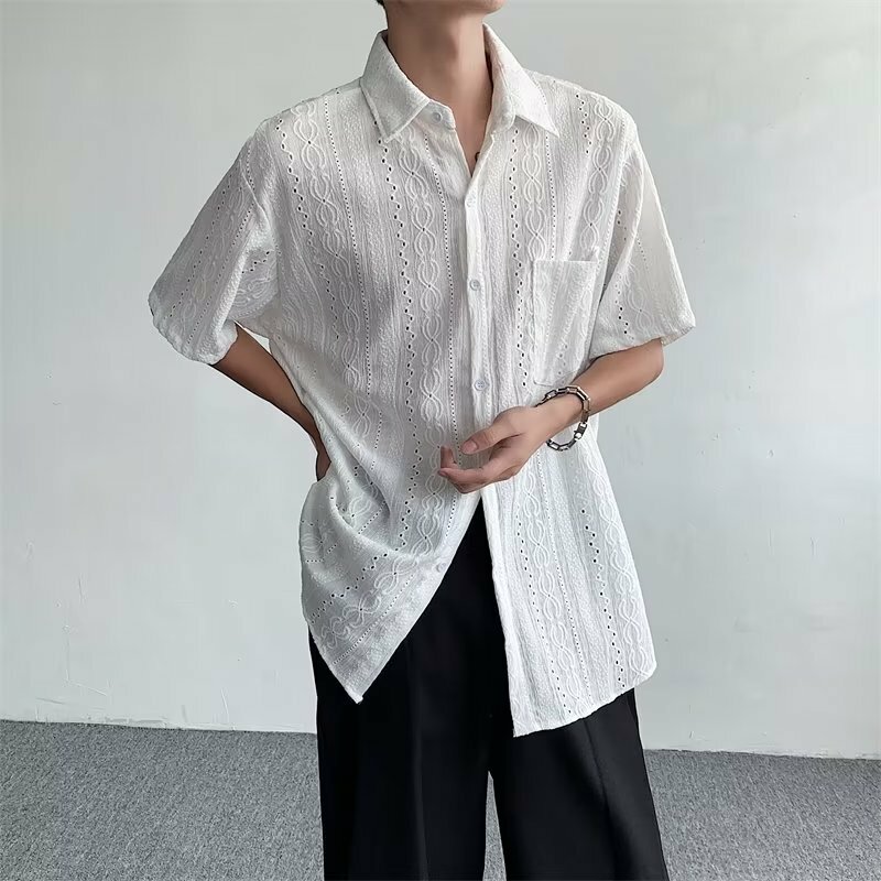 เสื้อมีรูสไตล์ย้อนยุคสไตล์ญี่ปุ่นสำหรับผู้ชายเสื้อเชิ้ตสีพื้นมีกระเป๋า Y2k แขนสั้นทรงหลวมทันสมัยสำหรับฤดูร้อน
