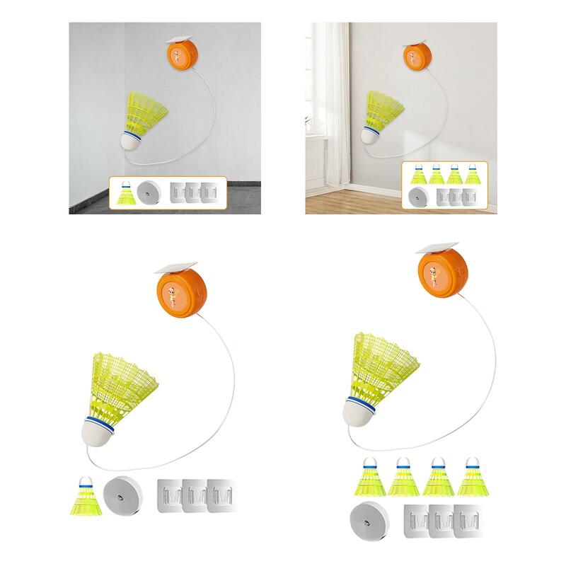 Badminton dalam ruangan, pelatih dengan bulu tangkis dapat disesuaikan untuk latihan diri pemain tunggal pemula untuk permainan latihan kebugaran rumah