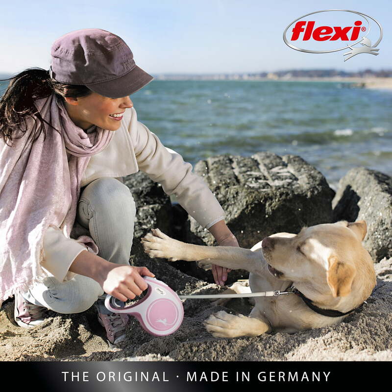 Flexi-Trela para cães retrátil, fita grande, 26 pés, cinza, apto para cães de até 110 lbs, novo conforto, cinza