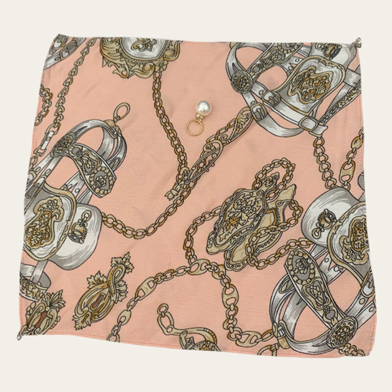 Desain Baru Sutra Perasaan Syal Kalung dengan Mutiara Dasi Leher Tas Tangan Wanita Tas Tangan Pertama Cetak Syal Magnet Mewah Echarpe