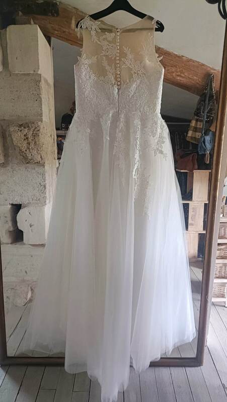 O넥 레이스 아플리케 A 라인 웨딩 드레스, 환상 백리스 버튼, 우아한 신부 가운, 맞춤 제작 비치 신부 드레스