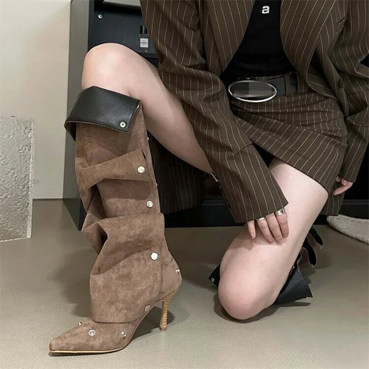 Sepatu bot tinggi lutut untuk wanita, sepatu bot hak aneh ujung runcing dengan kancing logam berlipat 2024