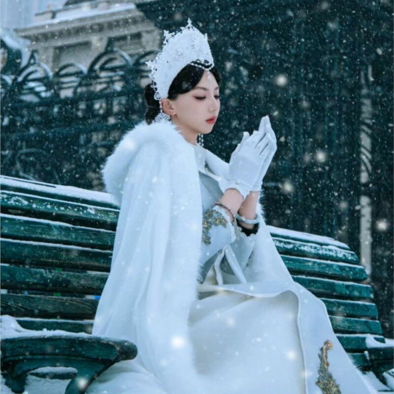 Neue russische Reise schießen Fotoalbum Kleidung Retro Umhang Schnees chießen