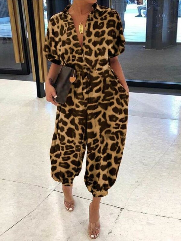 ฤดูร้อนแฟชั่นเพลย์สูทคอวีแบบผูกเชือกมีกระเป๋าสำหรับผู้หญิงชุดหลวมชุดหมีแขนสั้นพิมพ์ลายเสือดาวหรูหรา