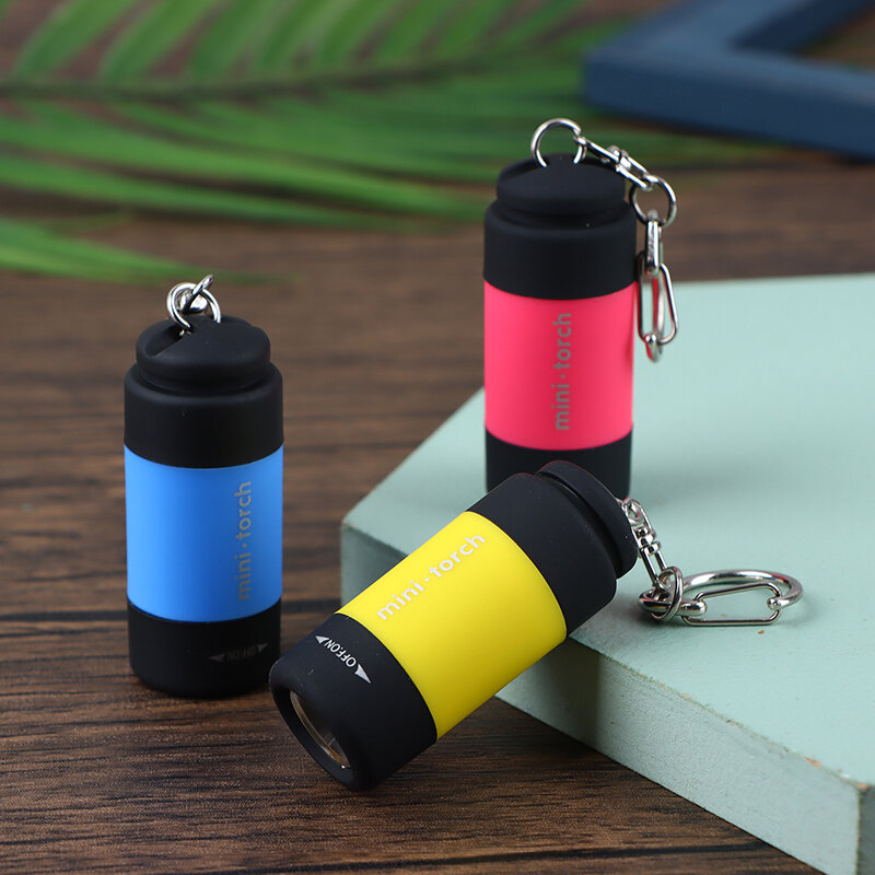 Lampu senter Mini Led USB portabel, dapat diisi ulang gantungan kunci tahan air luar ruangan mendaki berkemah senter lentera