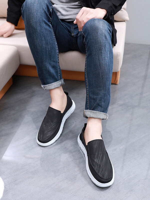 spring of 2022 the new men's singles shoes fashionable recreational shoe lazy a pedal pure color youth cloth shoes flat sole