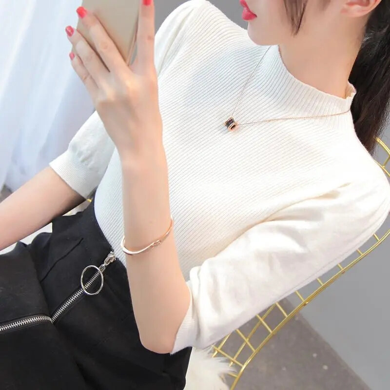 Женская трикотажная футболка с коротким рукавом и высоким воротником