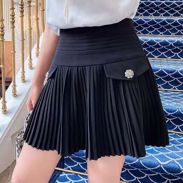 Sommer weiß Falten röcke sexy lässig schlanke College-Frauen hohe Taille Mini Metall Buchstabe d Ontwerp A-Lijn koreanischen Modestil