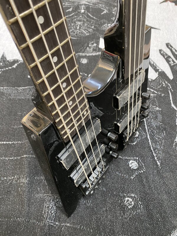 Hochwertige E-Gitarre, kopfloser Doppel hals, Vibrato-System, integrierter Körper, reiner schwarzer Lack, 4 + 4 Saiten, freier Shipp