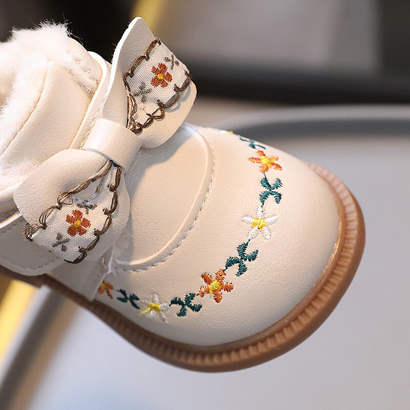 Stivali da neve per bambini nuove scarpe da bambina carine in pelle invernale in cotone caldo per bambini principessa fondo morbido stivaletti in pelle calda per bambini
