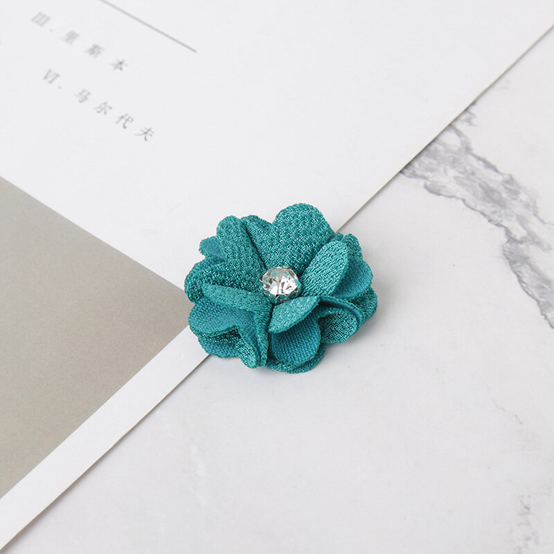 50 buah/lot 16 warna Mini 1.3 inci kain bunga dengan berlian imitasi kerajinan bahan dekorasi untuk gaun topi pengantin sepatu natal