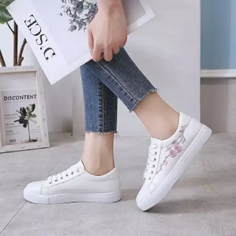 Женские кроссовки на шнуровке, белые дышащие кроссовки с цветочной вышивкой, повседневная обувь для бега, весна-осень 2023