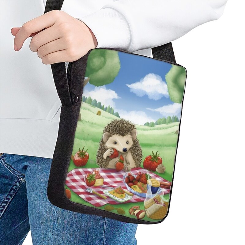 Cartoon Hedgehog Print Messenger Bag para senhoras, bolsa de ombro de viagem ajustável, pequena bolsa tiracolo para crianças, moda casual, nova