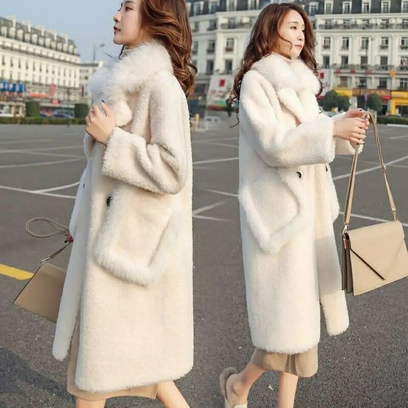 Weiblicher weißer Pelz kragen loser lässiger Mantel Winter mode warme Nachahmung Lammfell Kunst pelz Zweireiher Tasche Damen mantel
