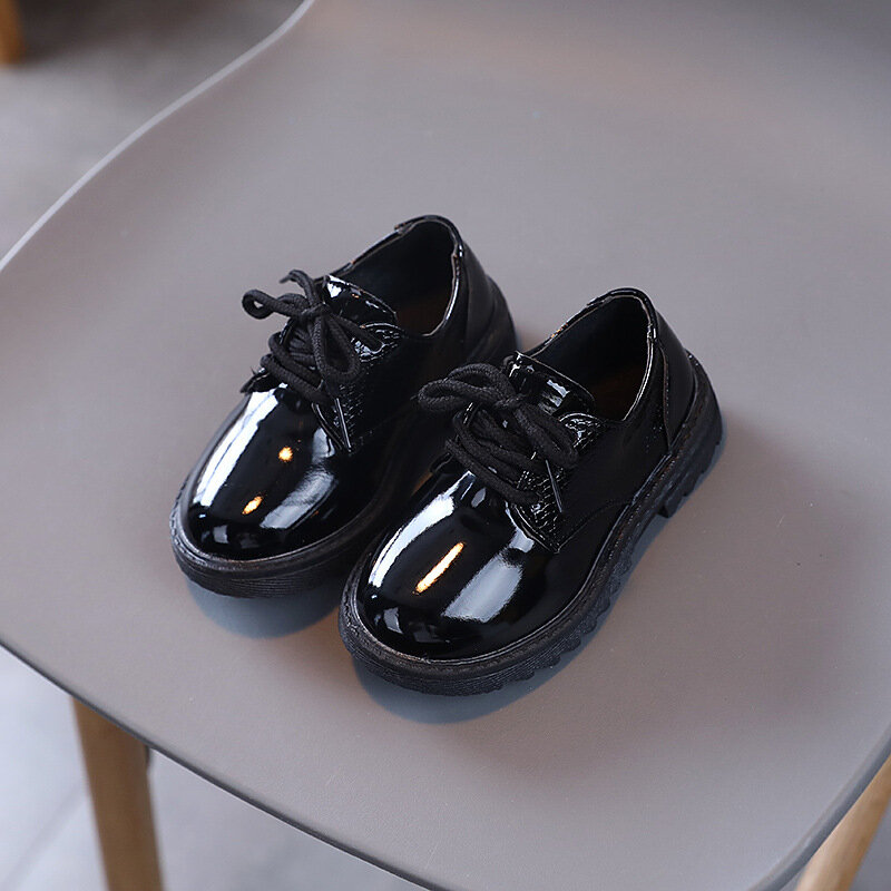 Кожаные туфли для мальчиков для выступлений Новинка весна-осень 2023 британский стиль универсальные черные детские модные черные на шнуровке простые
