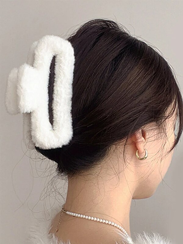 1 szt. 2024 nowa zimowa pluszowa klamra do włosów elegancka kwadratowa spinka do włosów z rekinem nakrycia głowy dla dziewcząt akcesoria do włosów