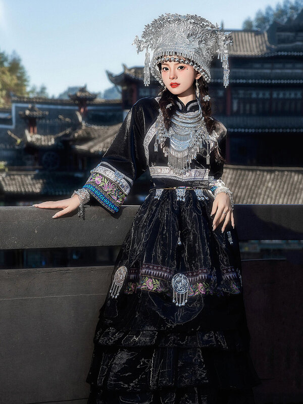 Costume féminin de style ethnique, robe de spectacle sur scène, Tujia Yao