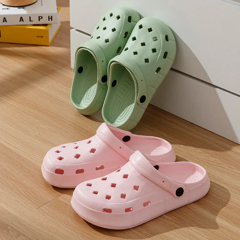 Sepatu wanita tren 2024 baru sepatu taman Sandal untuk gadis luar ruangan sol lembut kamar mandi Sandal Fashion tahan air Sandal Sandal