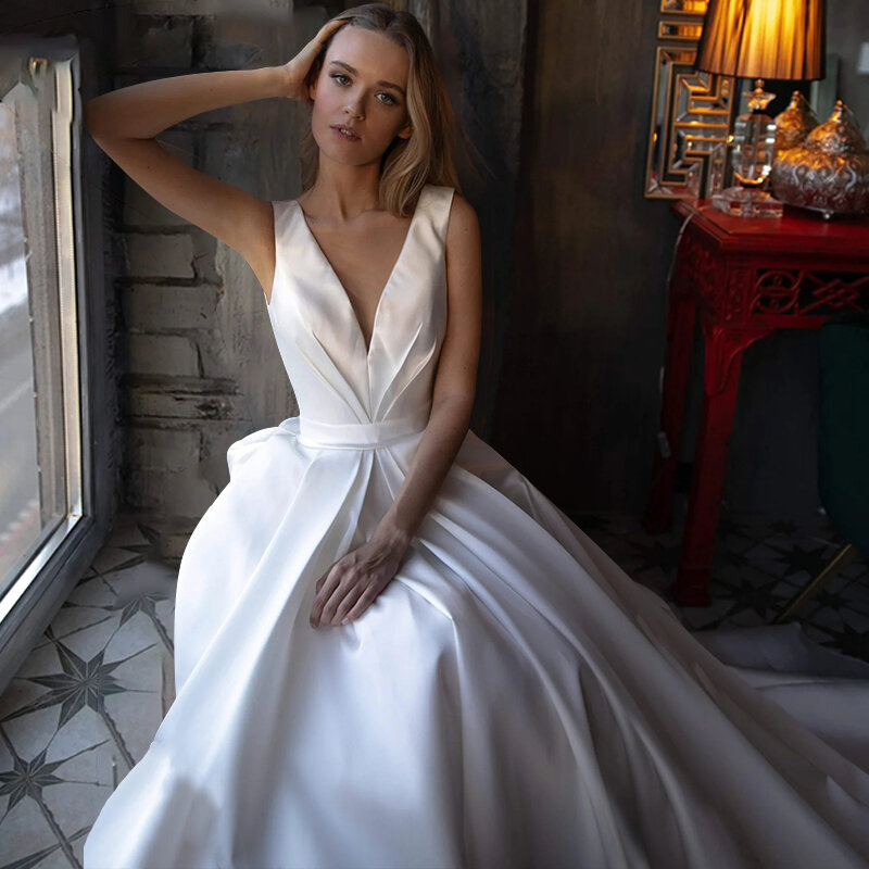 Simple V-Neck Wedding Dresses Elegant A-Line Bridal Gowns Pleated Satin Sleeveless With Train Vestidos De Novia